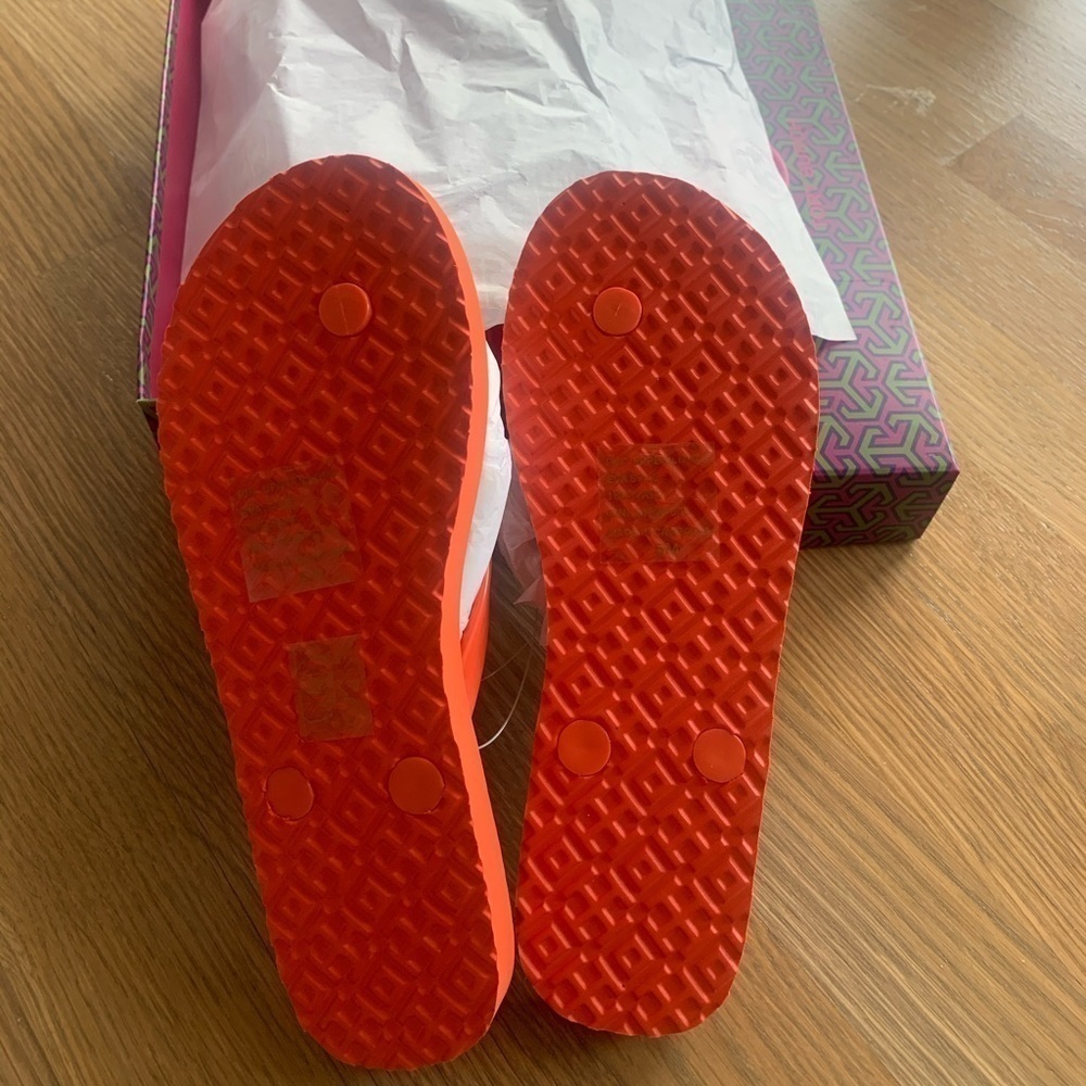 Tory Burch Printed Thin Flip-Flop: Poppy Red Paisley - Picture 6 of 7